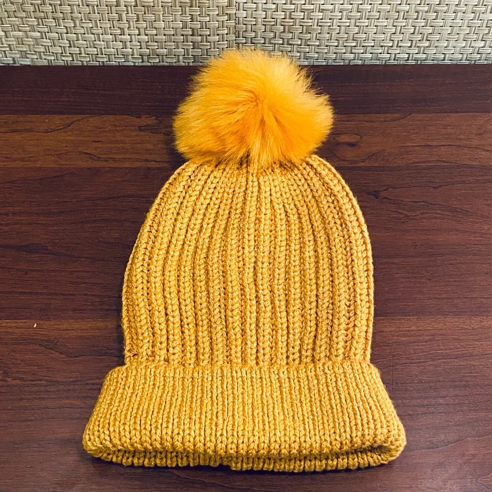 ๐HP๐NWOT Prince & Fox Gold Acrylic Knit Pom Beanie Aeropostale OS - Picture 4 of 8